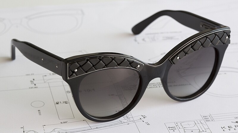 藏不住帥氣！BOTTEGA VENETA的限量版編織紋貓眼墨鏡