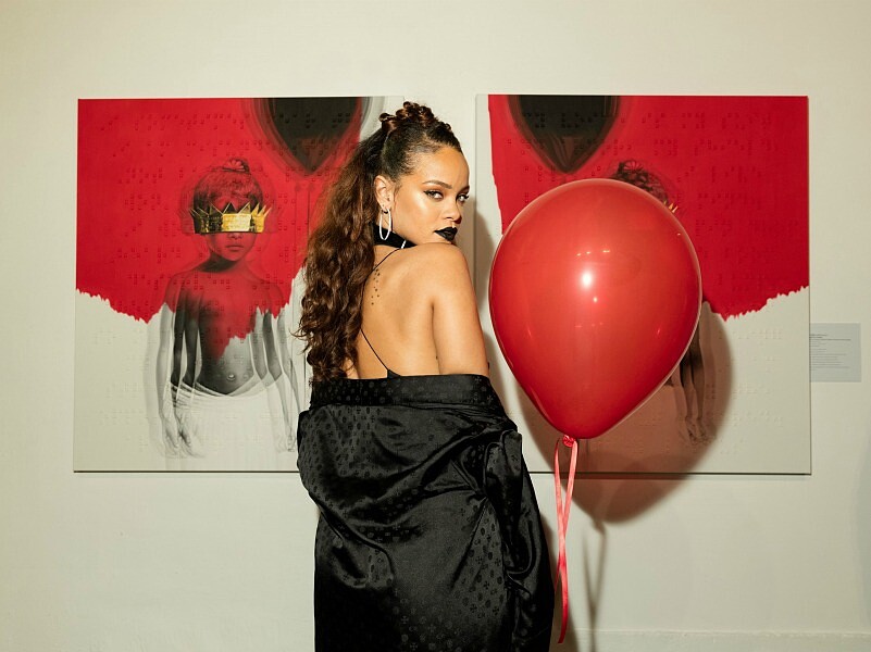 蕾哈娜全新專輯《ANTI反了》嗆辣宣言：「有些時候，看得到的人反而是最盲目的人。」