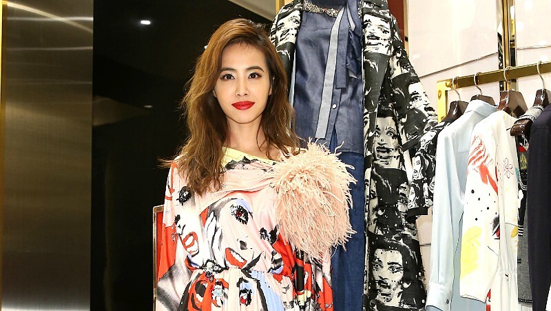 Marc Jacobs 2016春夏新裝搶先穿！蔡依林示範2種女王Look