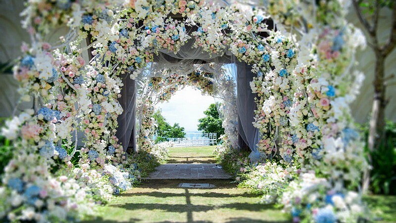 不能再美了！吳奇隆、劉詩詩婚禮現場直擊，玫瑰花海許終生