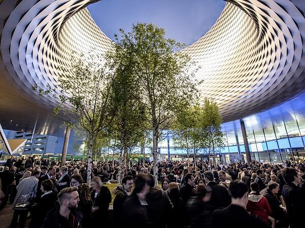 【編輯帶路】Baselworld 2016鐘錶展 亮點趨勢速報（2）