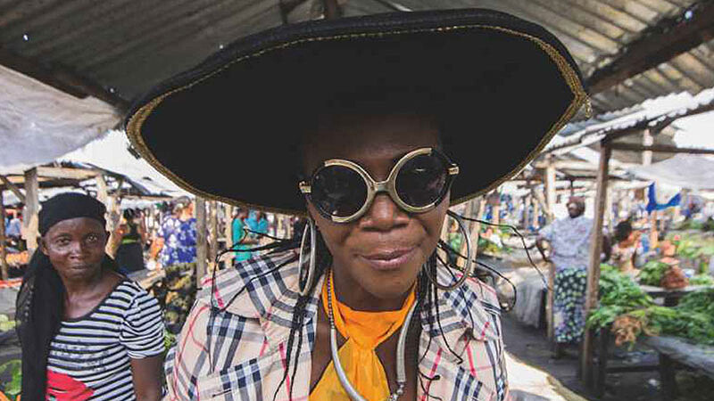 換上男裝為女性發聲！剛果女權主義者的男裝盛會