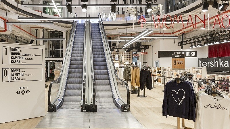 逛街像在演唱會！必朝聖的全球最大Bershka旗艦店落腳米蘭