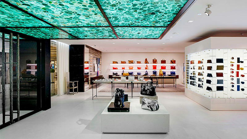 逛到腳痠也要走進來！東南亞最大CASA LOEWE旗艦店登陸新加坡