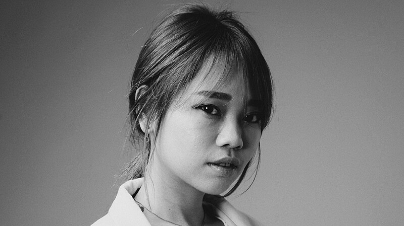 網路美妝達人 時尚美髮師Emma私密化妝包大公開