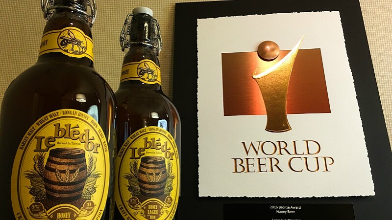 夏日啤酒大戰開打！金色三麥在全家就能喝到囉