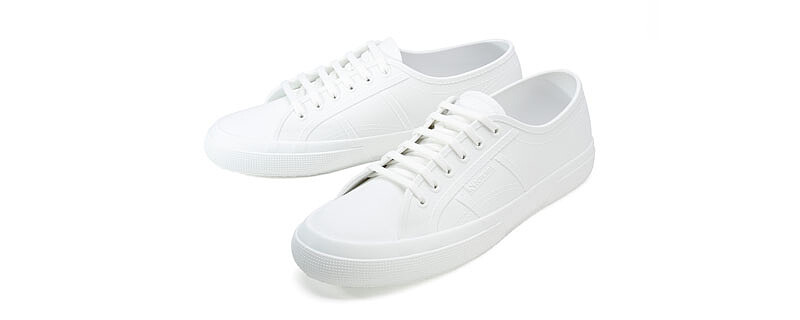 雨天就靠這雙小白鞋！SUPERGA®防水經典款時尚登場