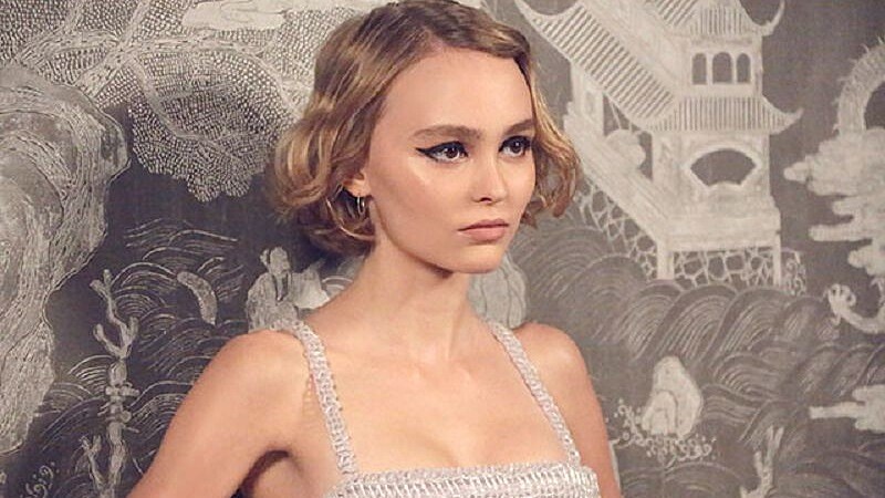 時尚新寵兒莉莉蘿絲・戴普代言Chanel全新 N°5 L’EAU 香水