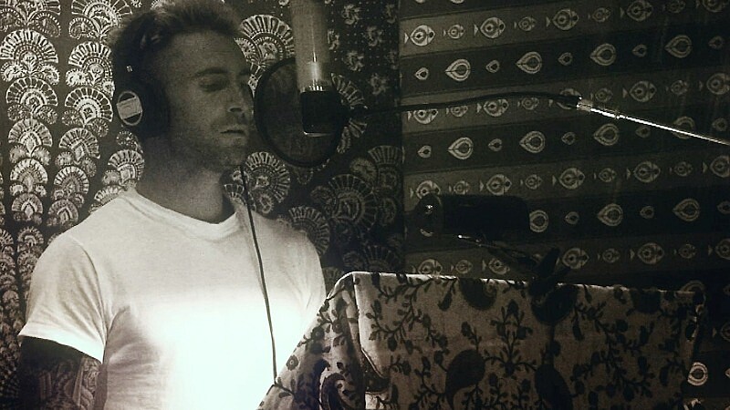 令人雞皮疙瘩的旋律！亞當李維演唱《搖滾青春戀習曲》電影主題曲太中毒