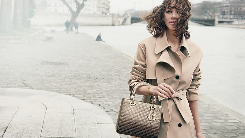 藏匿在塞納河畔的新寵兒!Lady Dior玩出經典包的優雅與率性
