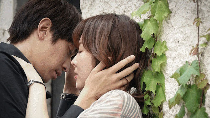 當強吻來襲腦中一片空白?妳該事前準備好《又是吳海英》:就想霸氣強吻妳的虐唇妝