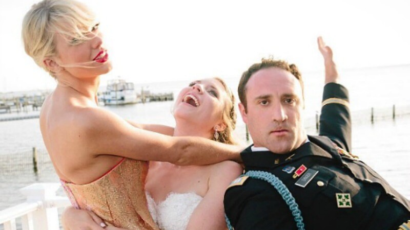 怎麼能不愛她！泰勒絲驚喜現身歌迷婚禮 送卡片、自彈自唱超暖心