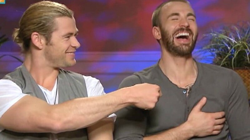 克里斯伊凡不自覺的性感小動作！他激動大笑時絕對會「自摸」這裡