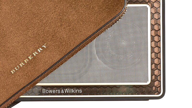 美翻了！Burberry 攜手Bowers &amp; Wilkins推出黃金版無線音響