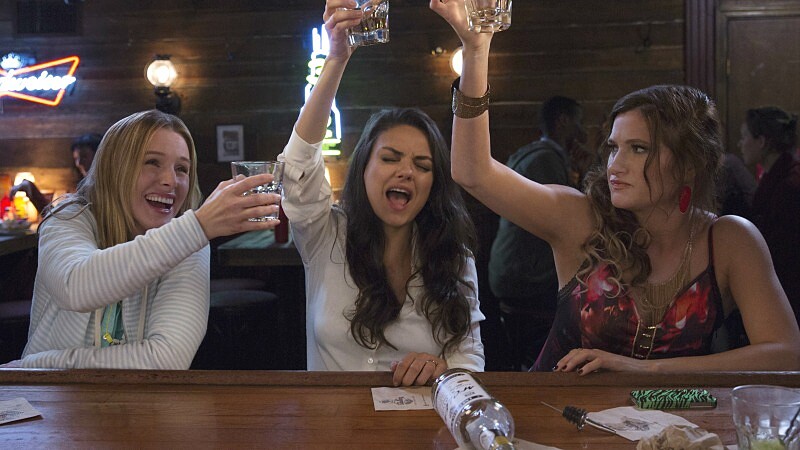 姊妹萬歲！蜜拉庫妮絲新片《阿姐萬萬醉》邀閨蜜大解放