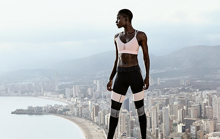 時尚專業都兼具！粉紅、黑、金打造的H&amp;amp;M高級運動時裝