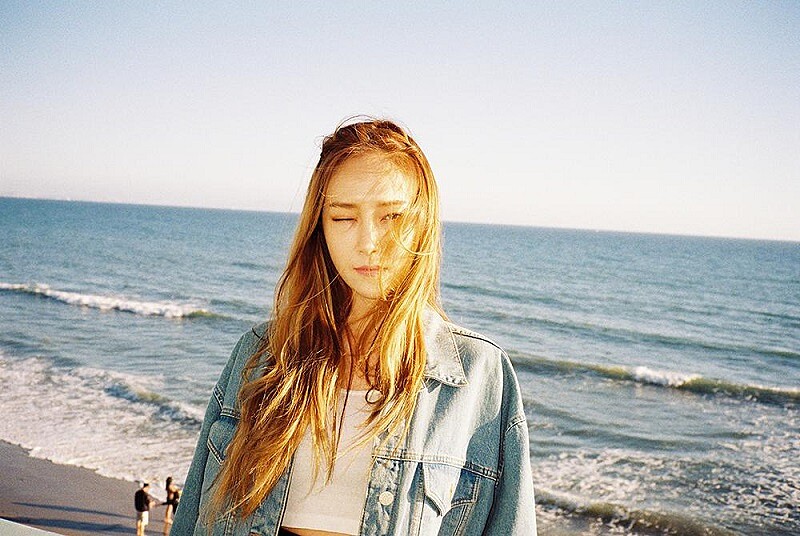 簡單到像穿制服，立刻可以滾出門的夏日穿搭，還不來看？