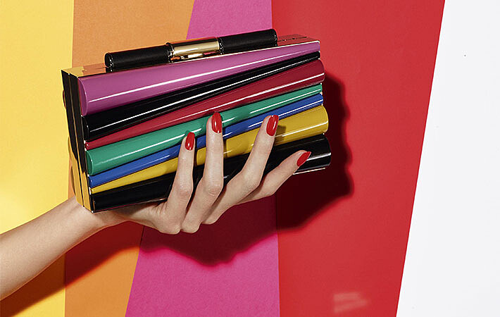 Ferragamo把彩虹做成手袋！莫允雯透露私下選包秘訣是….