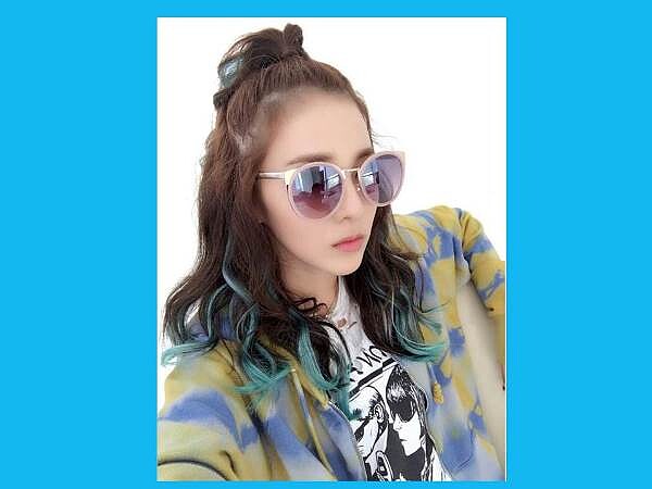 太陽是否有點太刺眼？等什麼？趕緊戴上你的時髦夏日穿搭小物，太陽眼鏡！！