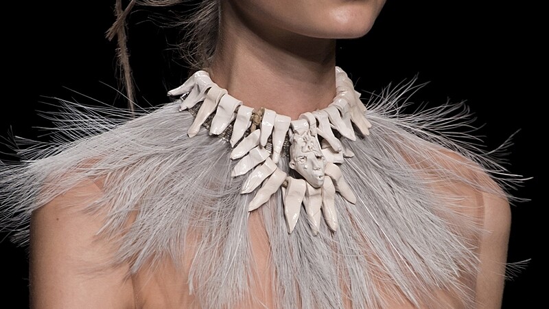 RUNWAY HIGHLIGHTS春夏配件趨勢看這裡：Valentino來一趟非洲華麗探險之旅吧！