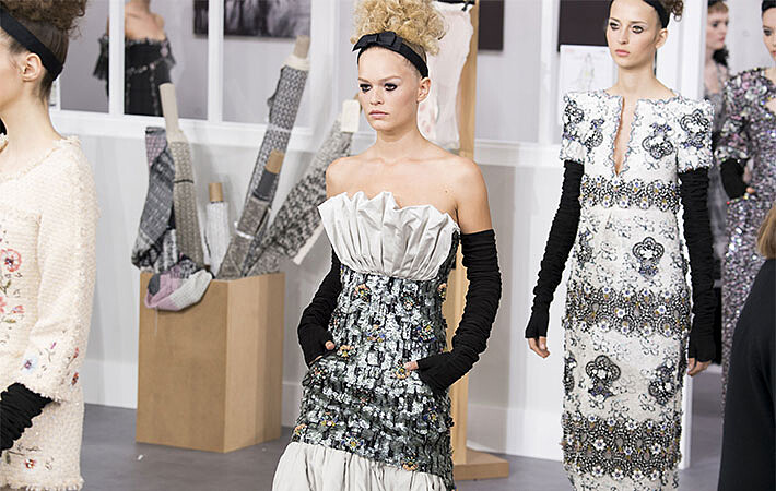 秀場變成裁縫工坊！向裁縫師致敬的CHANEL 2016秋冬高級訂製