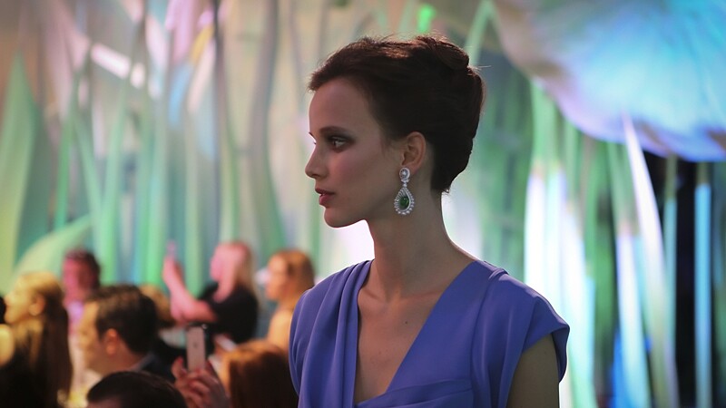 范爺、裘莉鍾情於它!襯出優雅氣質的祖母綠寶石