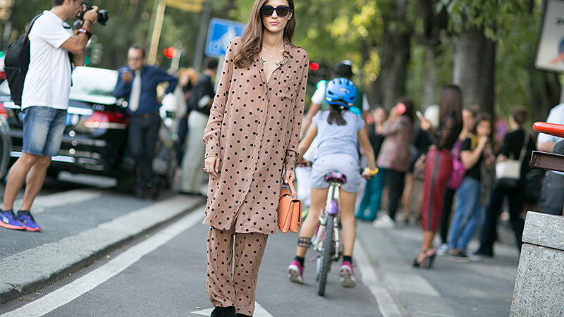 穿睡衣上班真的可以嗎？看時裝大秀學如何第一次穿睡衣上班就上手！