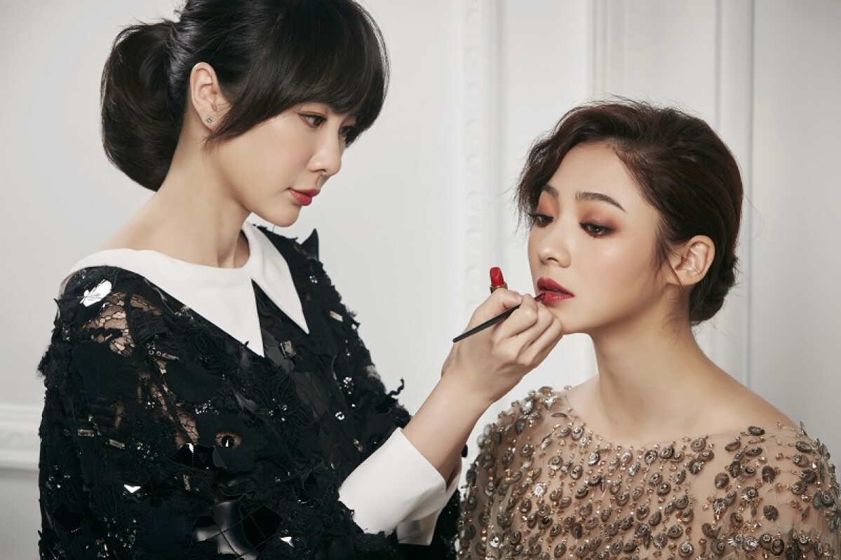 絲棋老師：「香奈兒2016紅色力量限量秋彩，讓女人綻放無可比擬的時尚氣場。」