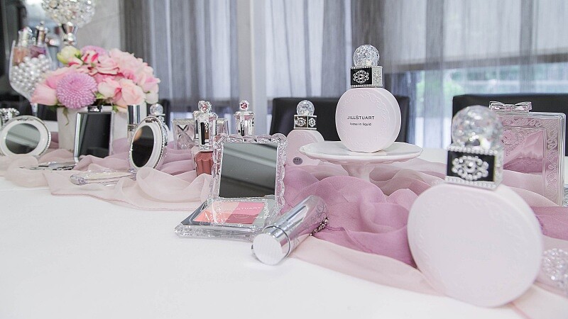 梳妝台上不能少這套！JILL STUART寶石系秋妝如夢似幻搶當一回公主吧
