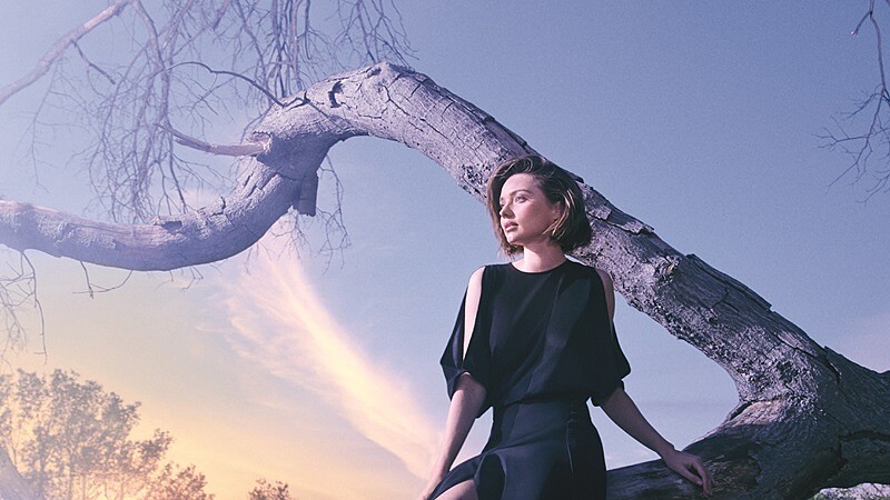 將大自然掌握其中的天然女神！米蘭達可兒 x MARELLA秋冬形象照