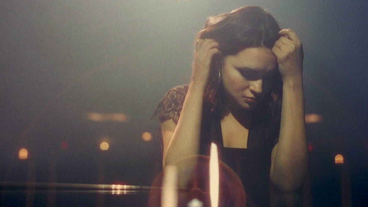 夜深人靜最適合聽的療癒女聲!爵士天后諾拉瓊斯推出最新個人專輯