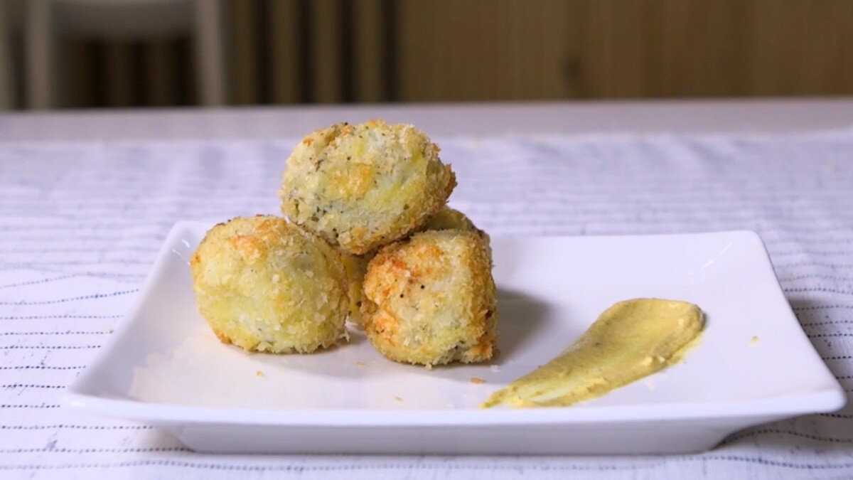 【姊弟煮廚週末上菜】煙燻芝士馬鈴薯球