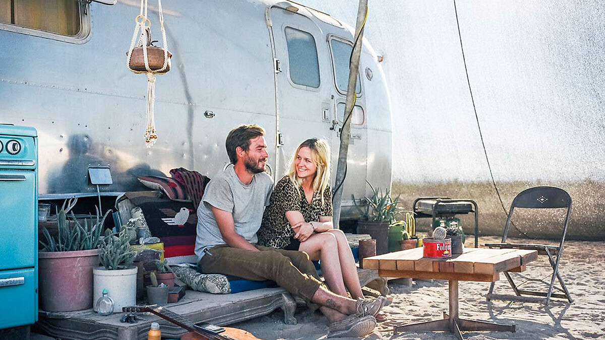 離群索居的極簡生活！當代新嬉皮士生活探秘