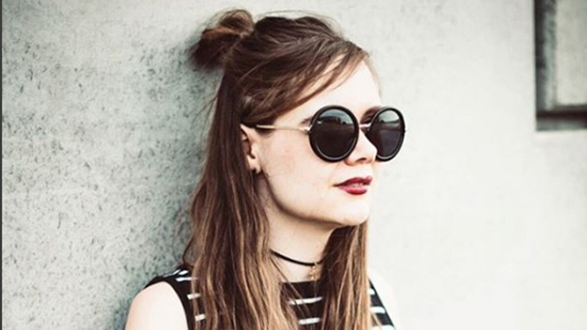 【333髮型教室第一彈】 潮人都愛！帶著秋意小浪漫 丸子半丸子隨性3步驟搞定！