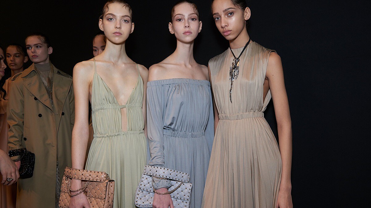 鞋控們注意！Valentino最受歡迎的Rockstud Spike搖滾手袋推出延伸鞋款