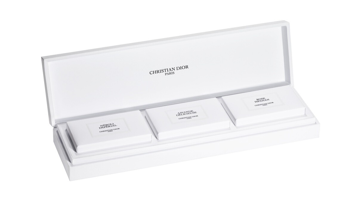 皇室橙花、馥郁杏仁、東方玫瑰…越是純白越是珍貴！DIOR推出首款香氛皂組