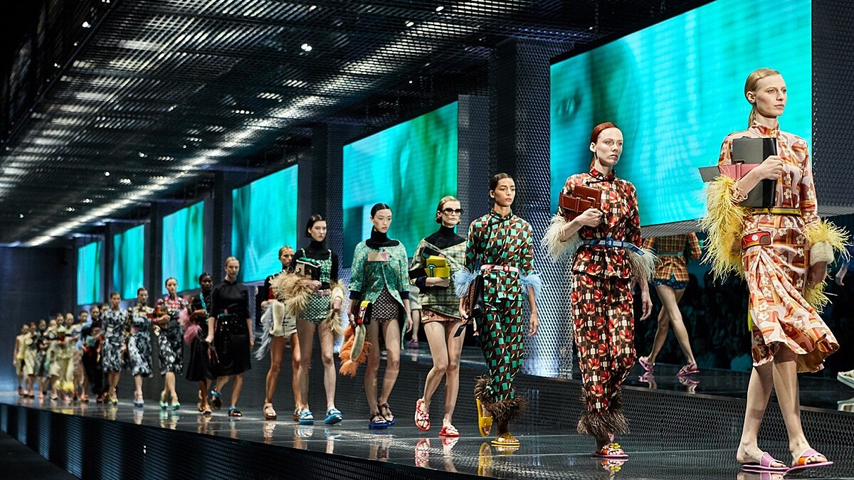 【米蘭時裝週】中國風與現代風的混搭衝擊！PRADA 2017春夏系列米蘭登場