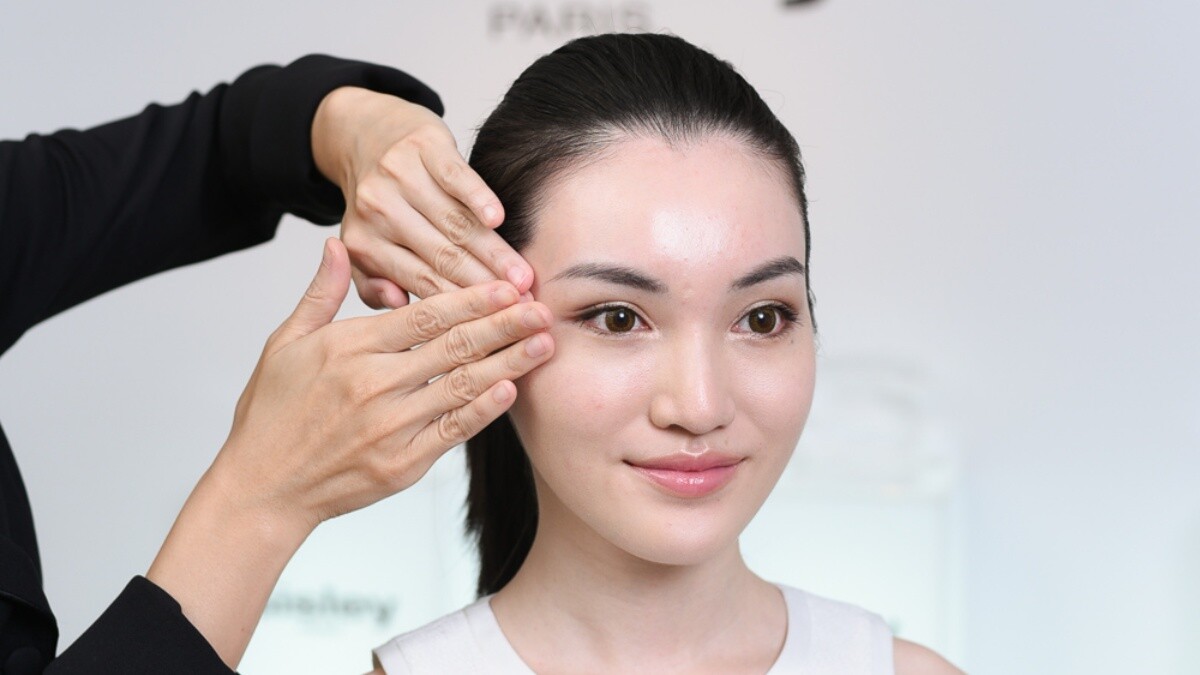 別怕換季細紋找上門！按摩拉提3步驟搭配隱形膠水年輕瞬有感