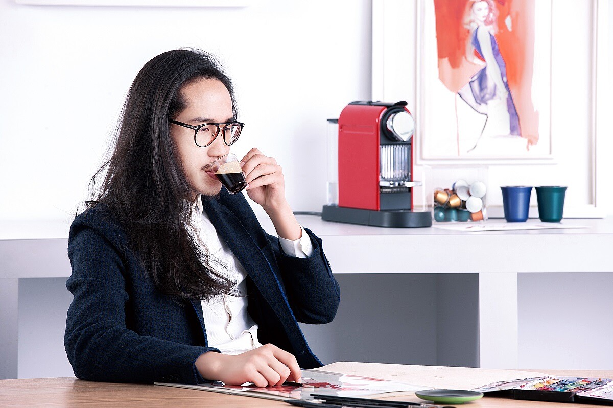 「咖啡有如我創作上的顏料一般，如影隨形 咖啡機則有如美術社，讓我更容易獲得這精神的補給。」Gary Tu 線條的鬼才