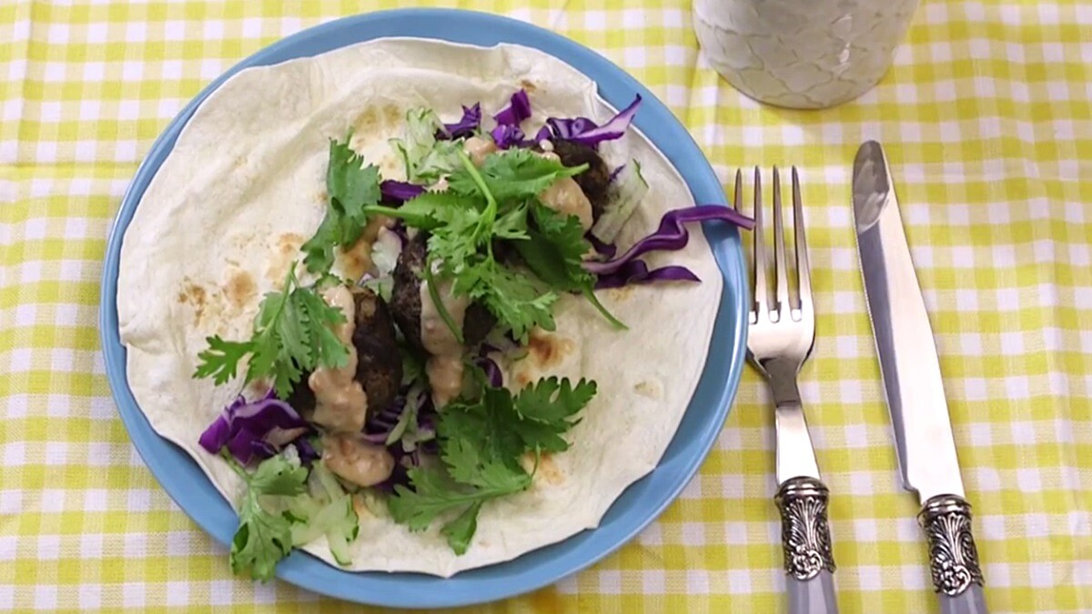 【姊弟煮廚週末上菜】肉丸脆蔬塔可佐花生醬
