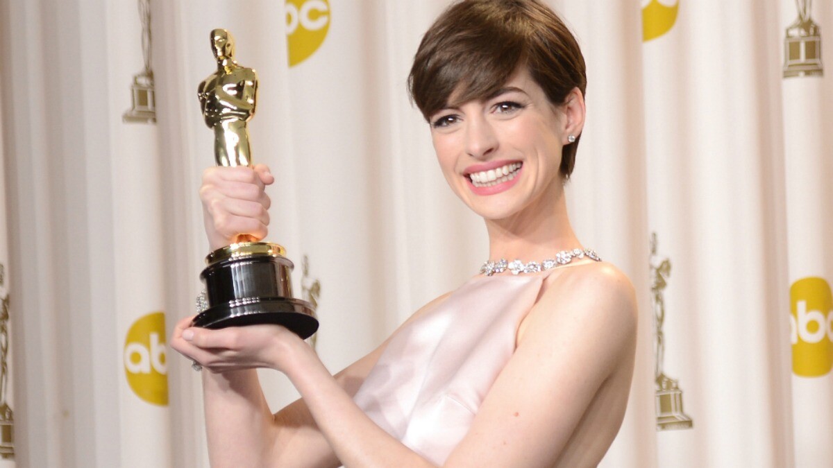 當年拿下奧斯卡最佳女配角！安海瑟薇驚人自曝：「我假裝自己很開心。」
