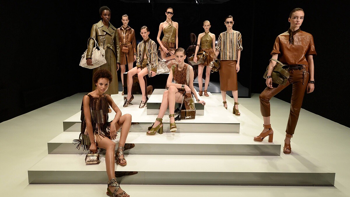 【米蘭時裝週】迷你包上包！Krystal帥勁皮衣出席TOD’S春夏大秀