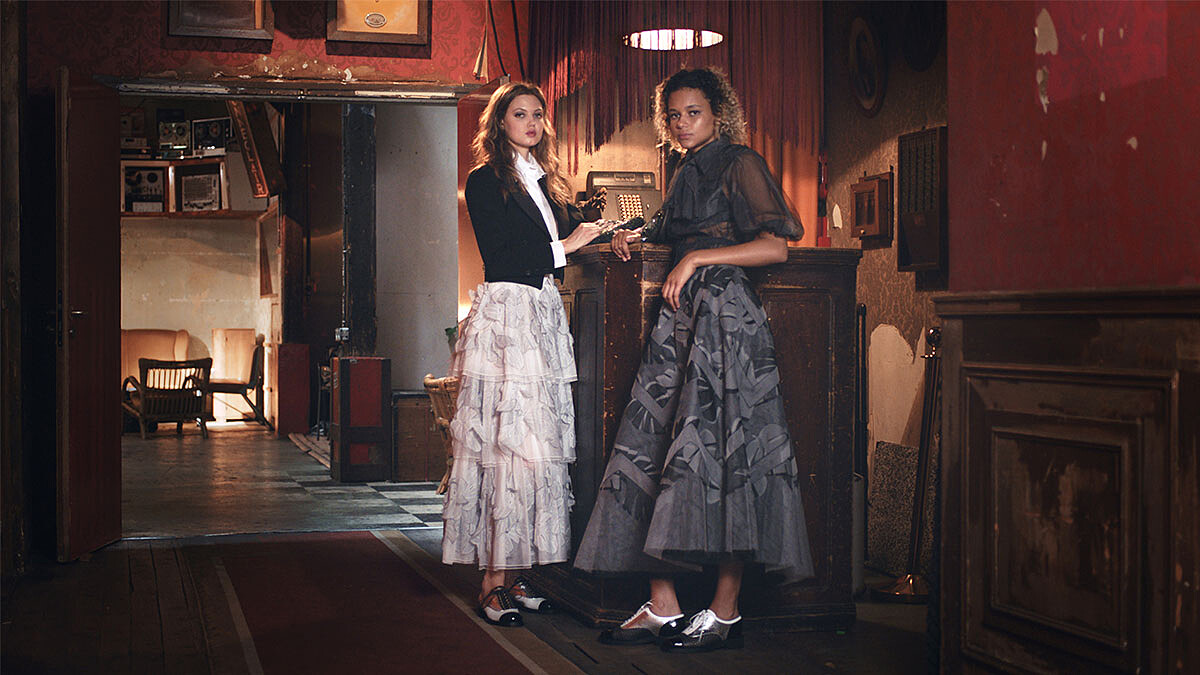 帥氣女孩的IT鞋!踩著CHANEL雙色德比鞋一起跳支舞吧!