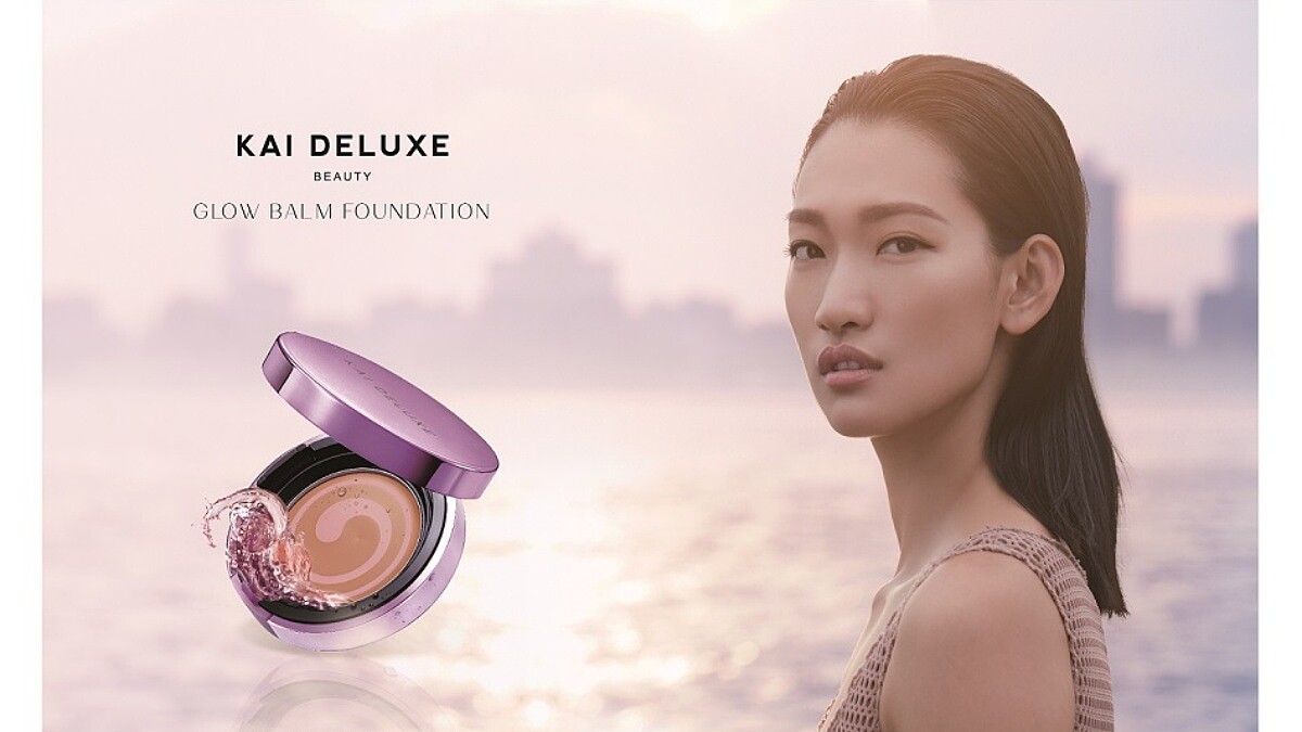 入冬底妝務必購入！打圈再上妝一抹即爆水的玫瑰光粉餅