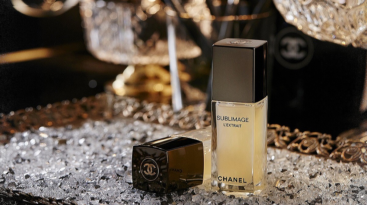 入冬美肌究極保養----金色「奢華精萃賦活油」一滴成就完美膚質！