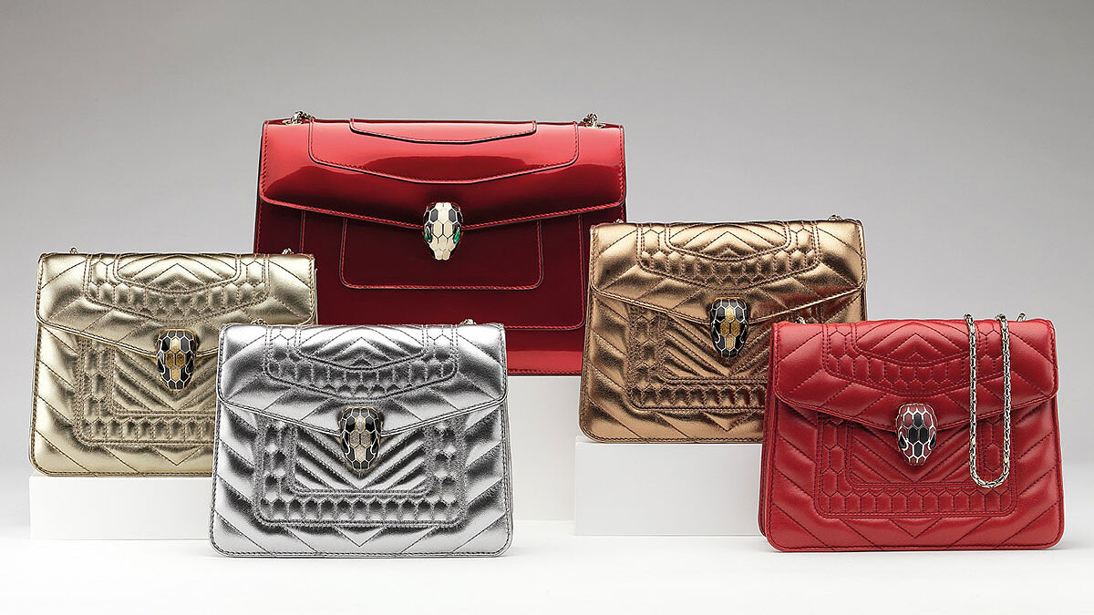 把珠寶色澤揹上身！寶格麗推出超閃耀金屬聖誕系列配件