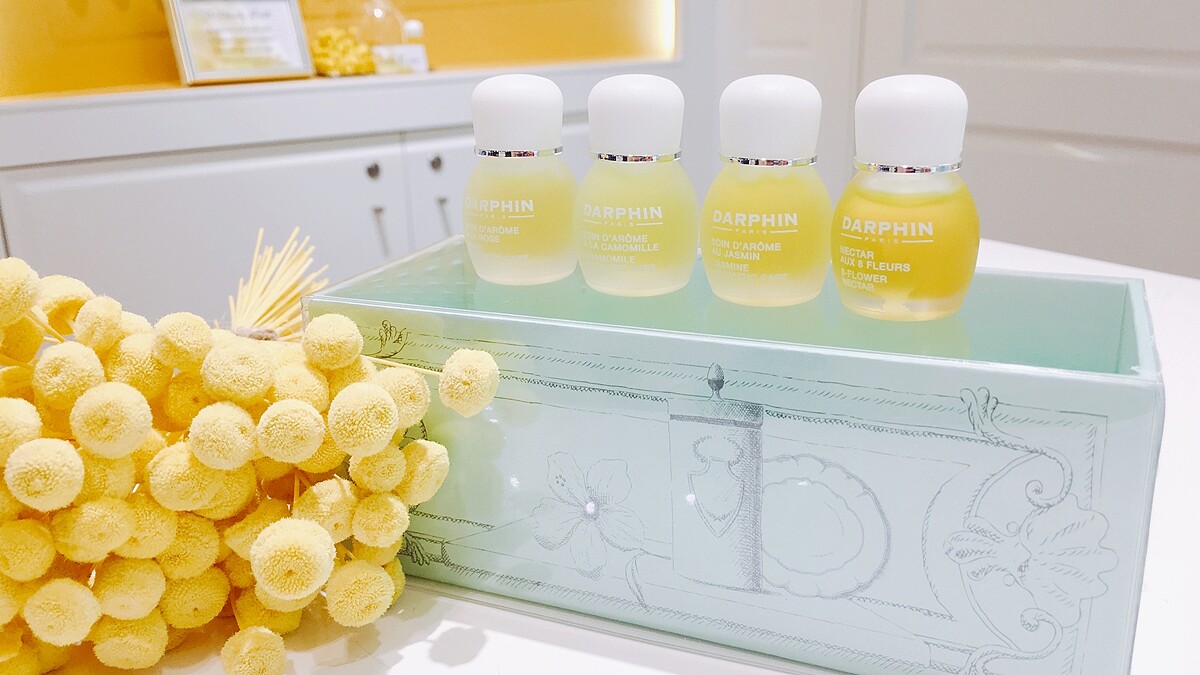 這麼美的手繪插圖包裝以後看不到了！請把握最後一次的DARPHIN X AntoinettePoisson的文青聖誕禮盒