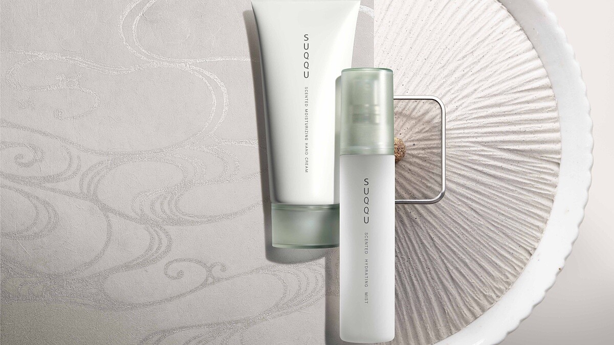 白茶清甜雪松沉穩一聞淪陷！SUQQU香氛美肌噴霧、香氛護手霜獨特薰香為肌膚披上華服