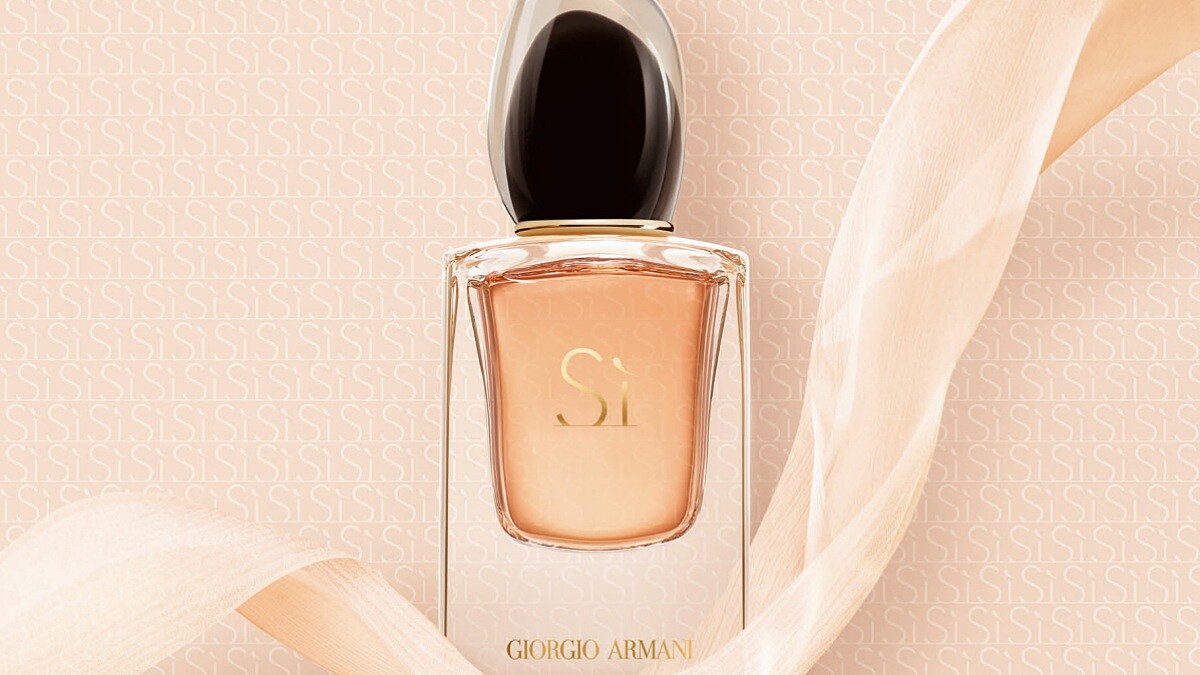 小燭台的優雅瓶身！Giorgio Armani全新 Sì 女性香精粉嫩太誘人