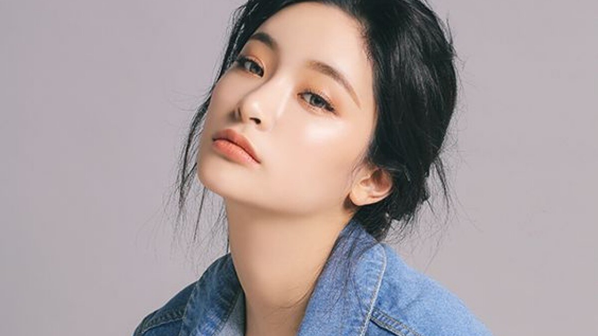 3C低頭族頸紋越來越深！添加韓妞不老秘辛的美頸霜對抗脖子紋路超好用